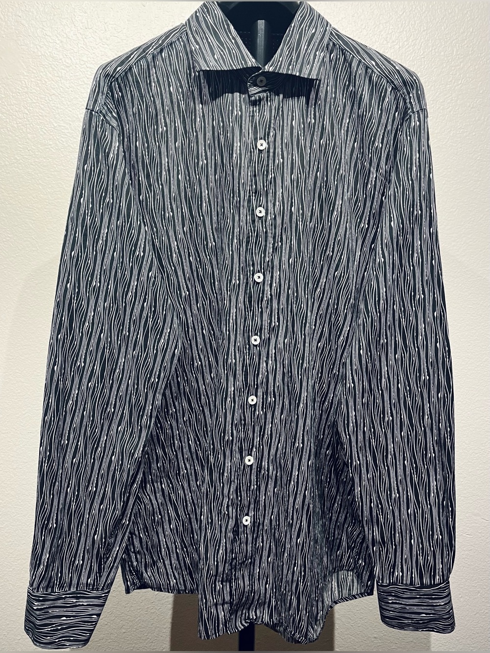 Bugatchi Black Dress Shirt with White Wave Stripe Pattern - Size XL (Men’s)